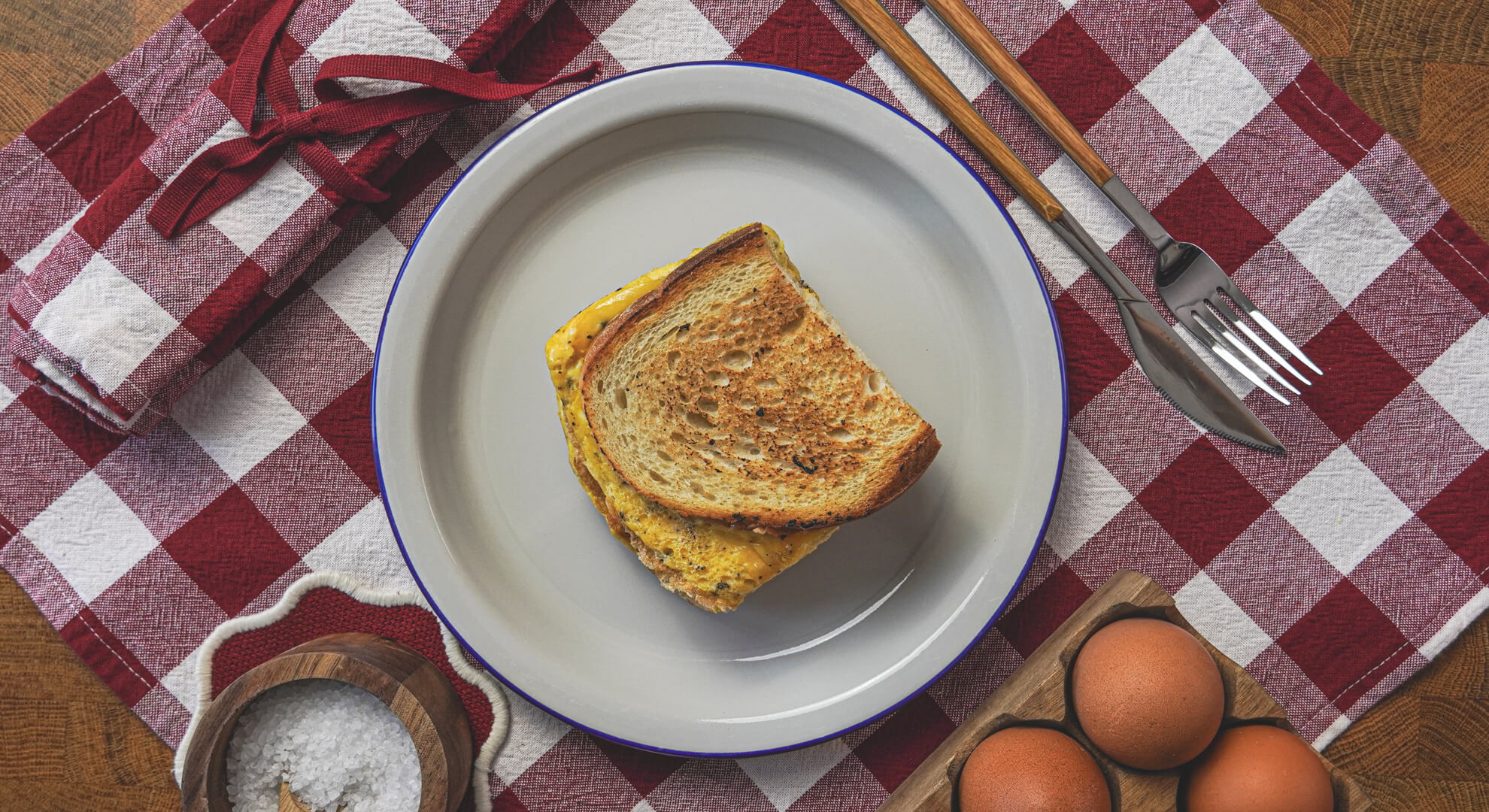 Így készítsd el az Egyserpenyős tojásos szendvics receptet!