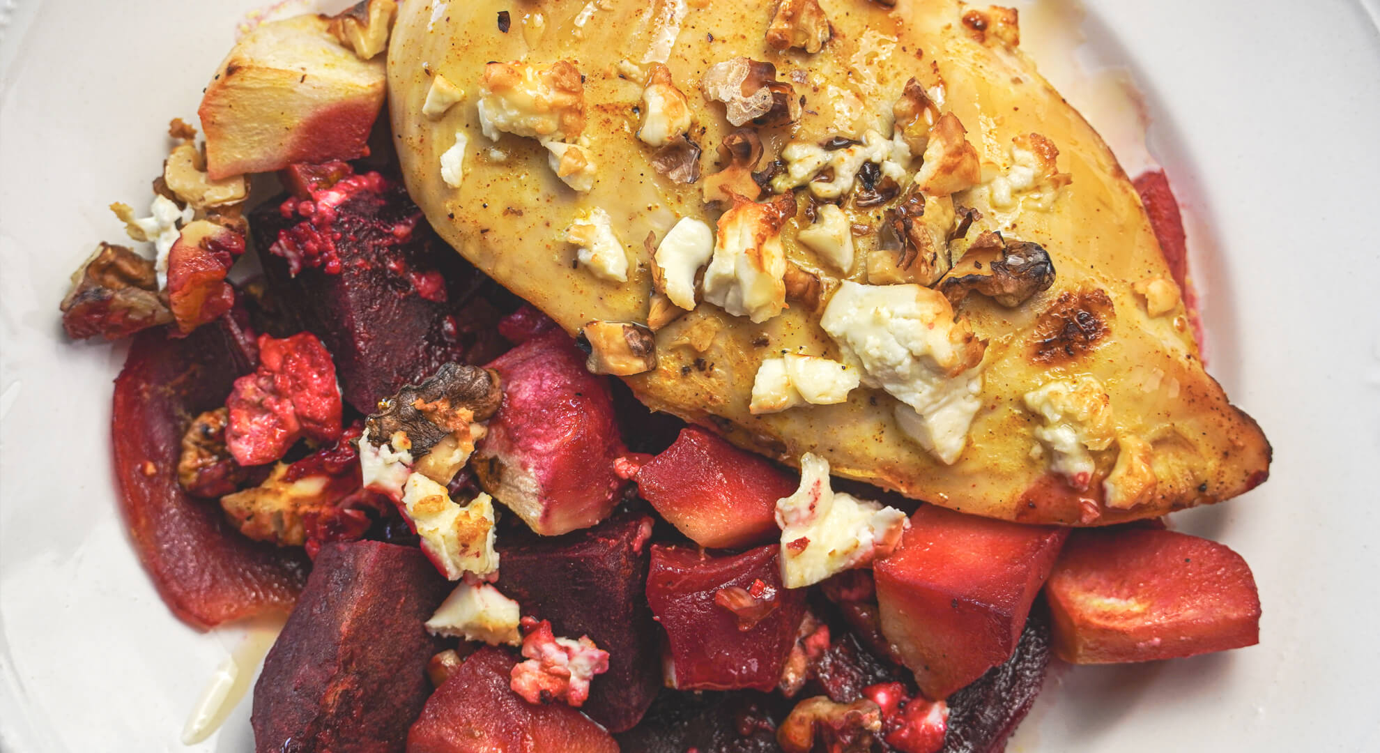 Így készítsd el a Mustáros-mézes csirkemell sült céklával és almával receptet!